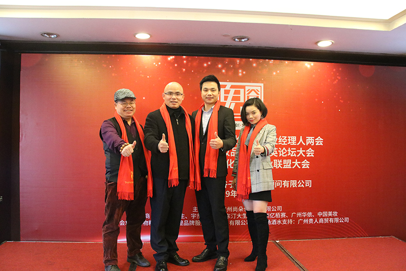 4、图四：媒体人与鬼谷子总经理何志国合影.jpg